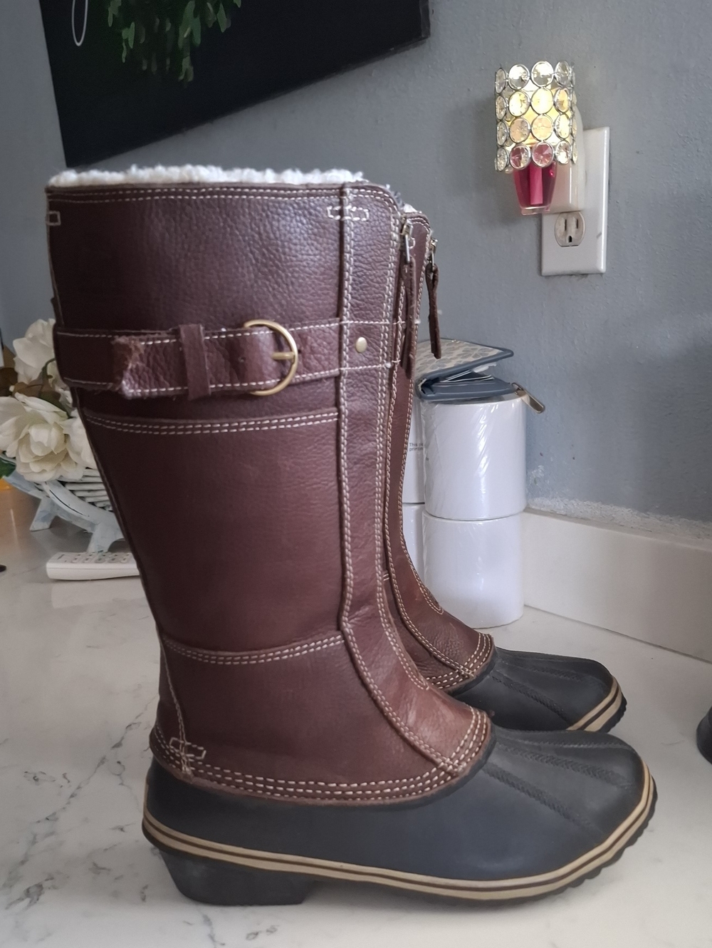 Sorel Wimens Brown and Black Waterproof Winter Zip-Front Boots